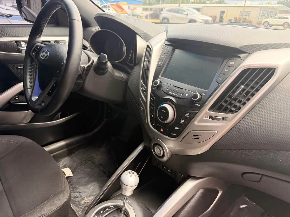 2017 Hyundai Veloster - Image 9 of 10
