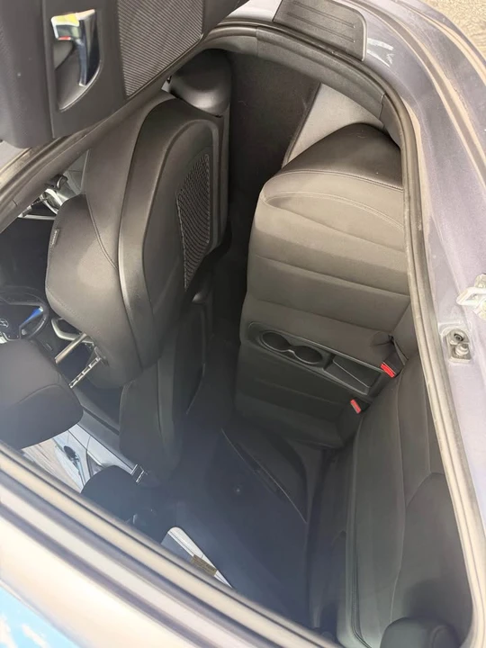 2017 Hyundai Veloster - Image 7 of 10