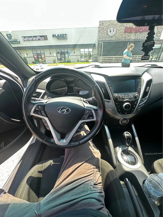 2017 Hyundai Veloster - Image 10 of 14