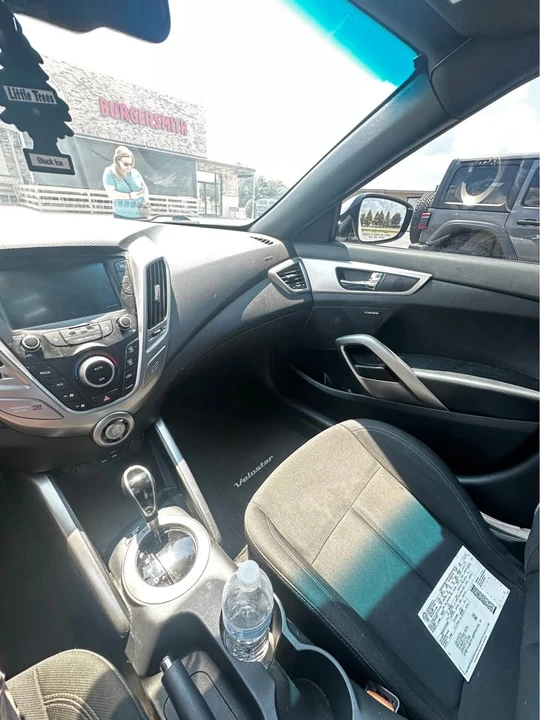 2017 Hyundai Veloster - Image 11 of 14