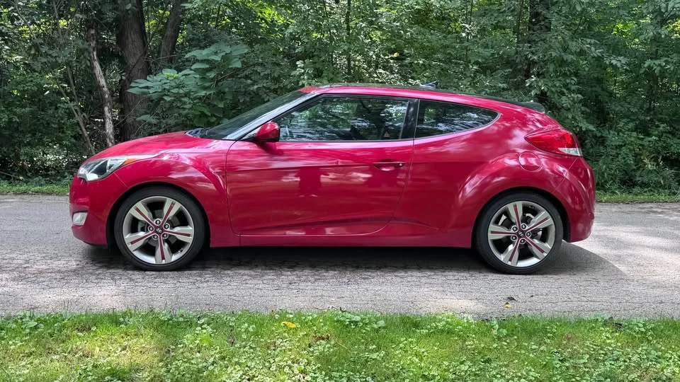 2017 Hyundai Veloster - Image 2 of 17