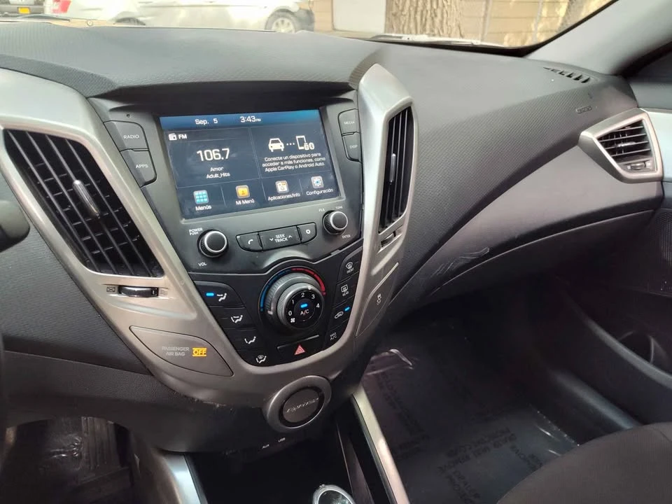 2017 Hyundai Veloster - Image 18 of 20
