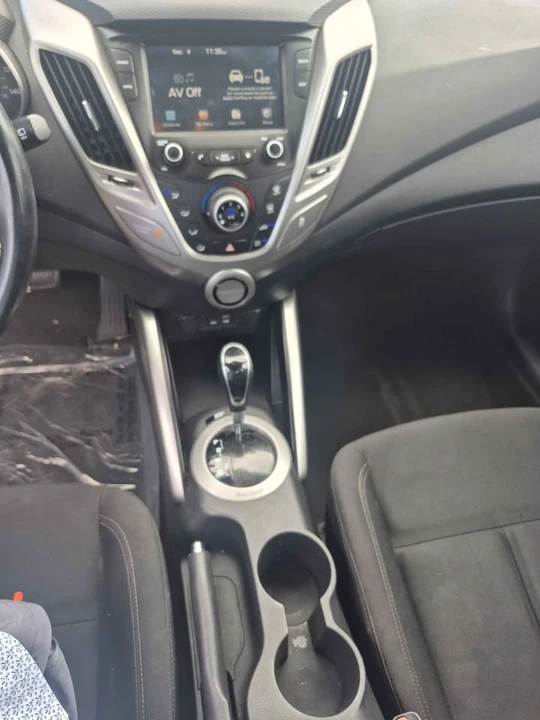 2017 Hyundai Veloster - Image 11 of 12