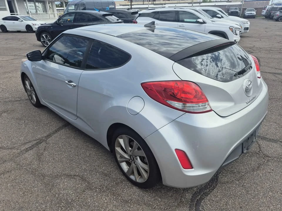 2017 Hyundai Veloster - Image 2 of 12