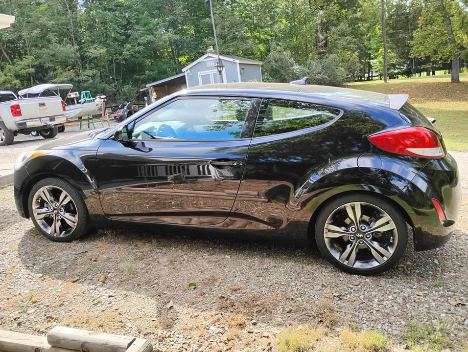 2017 Hyundai Veloster - Image 2 of 10