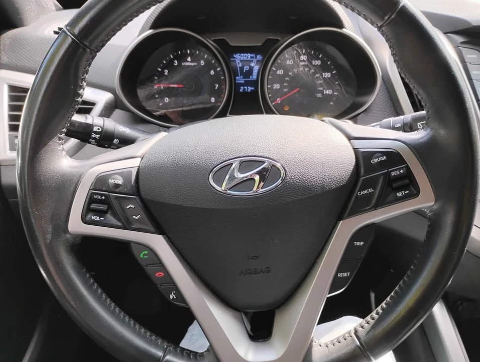 2017 Hyundai Veloster - Image 7 of 10