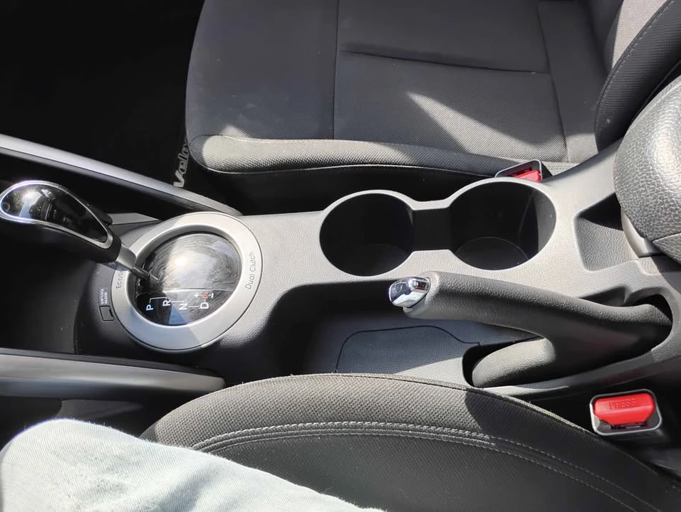 2017 Hyundai Veloster - Image 9 of 10