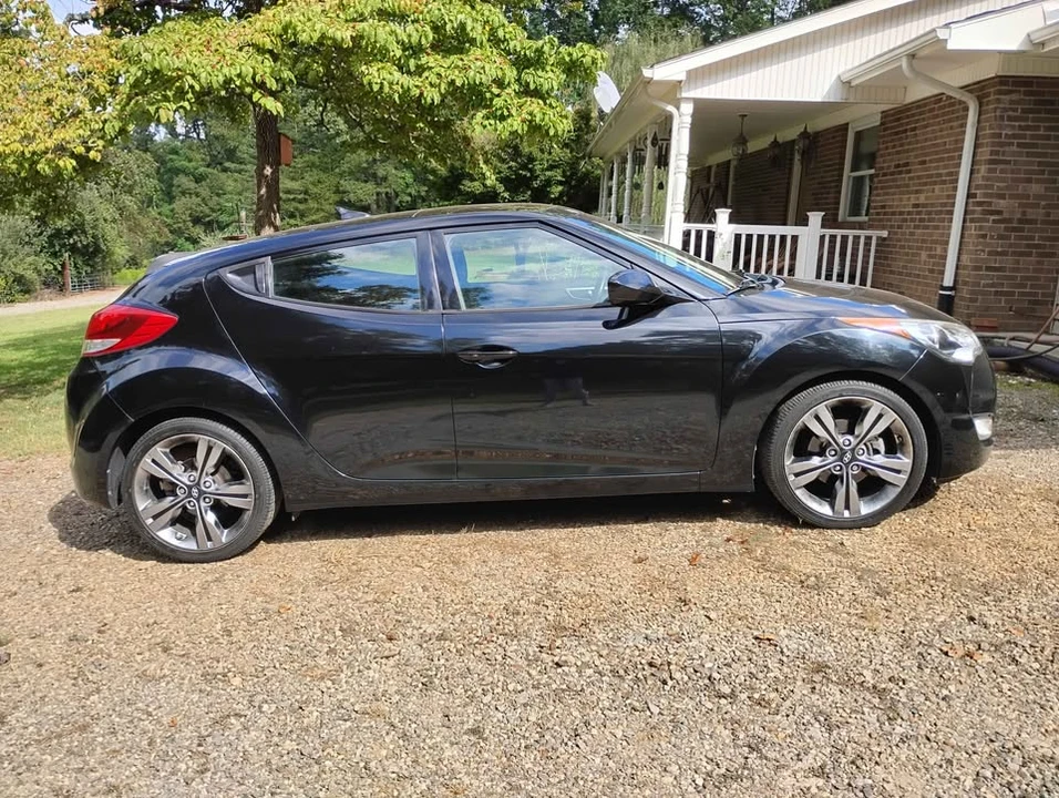 2017 Hyundai Veloster - Image 4 of 10