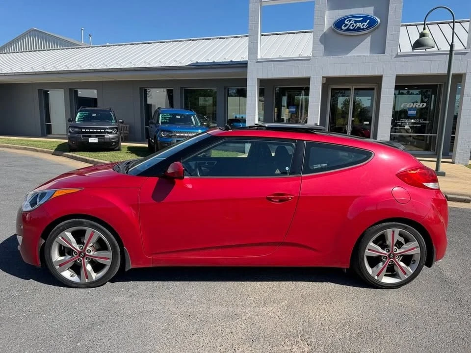 2017 Hyundai Veloster - Image 2 of 13