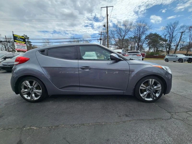 2017 Hyundai Veloster - Image 2 of 12