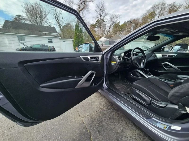 2017 Hyundai Veloster - Image 7 of 12