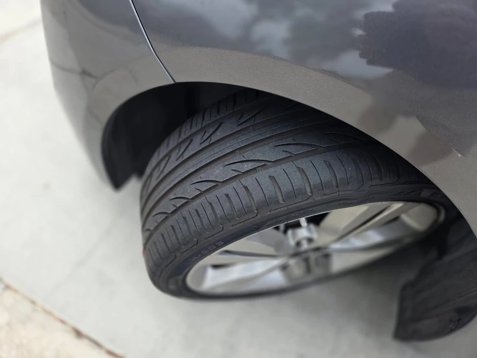 2017 Hyundai Veloster - Image 2 of 11