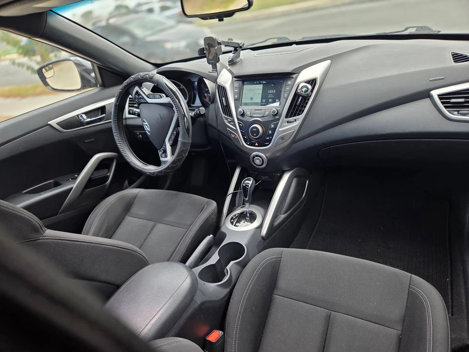 2017 Hyundai Veloster - Image 5 of 11