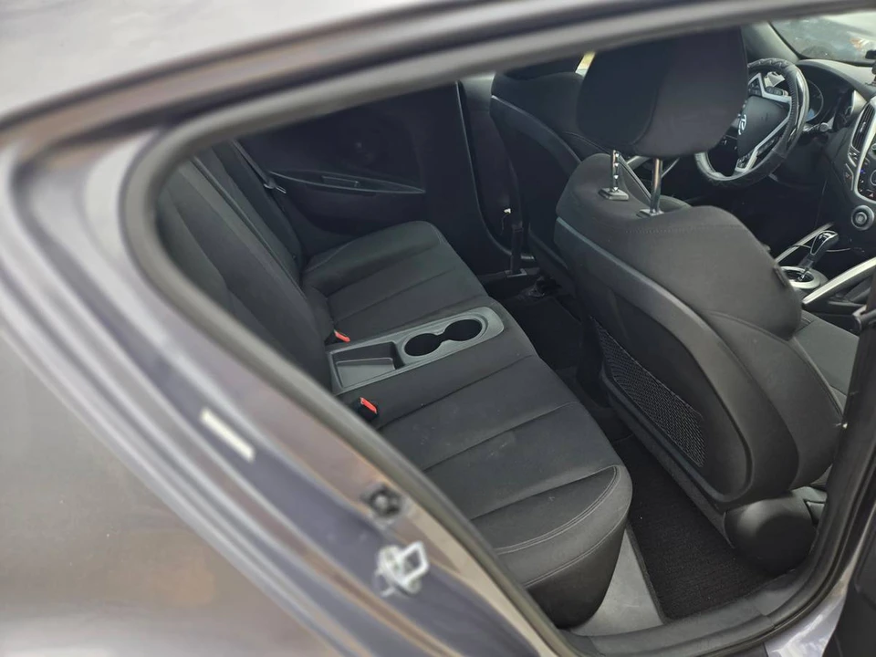 2017 Hyundai Veloster - Image 8 of 11
