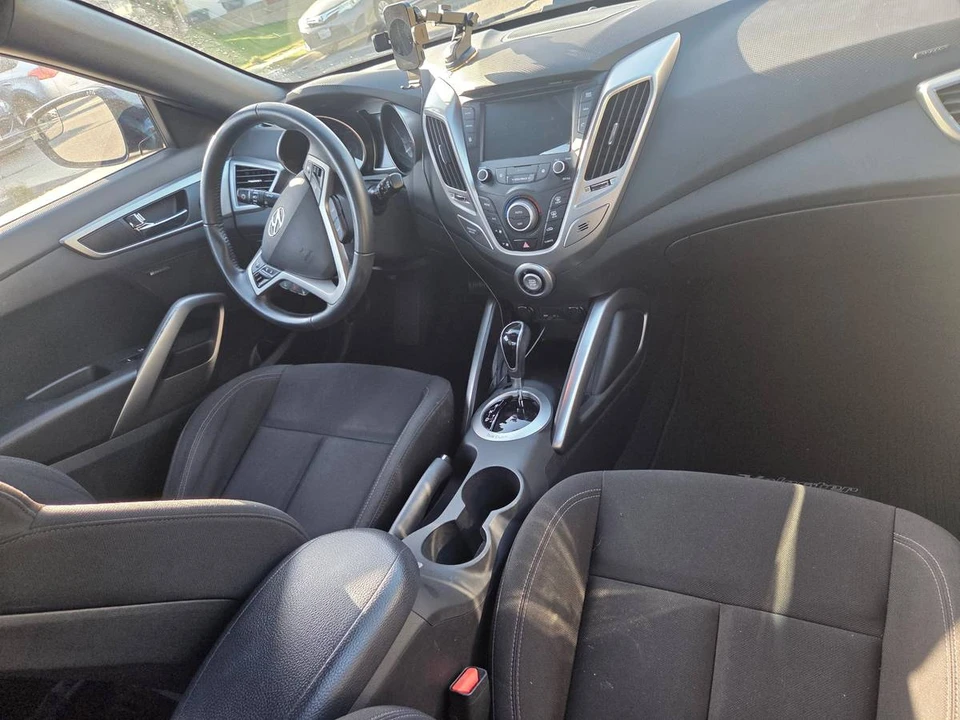 2017 Hyundai Veloster - Image 4 of 10