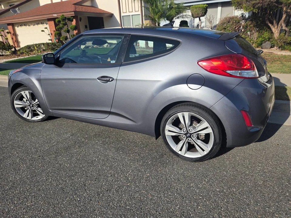 2017 Hyundai Veloster - Image 5 of 10