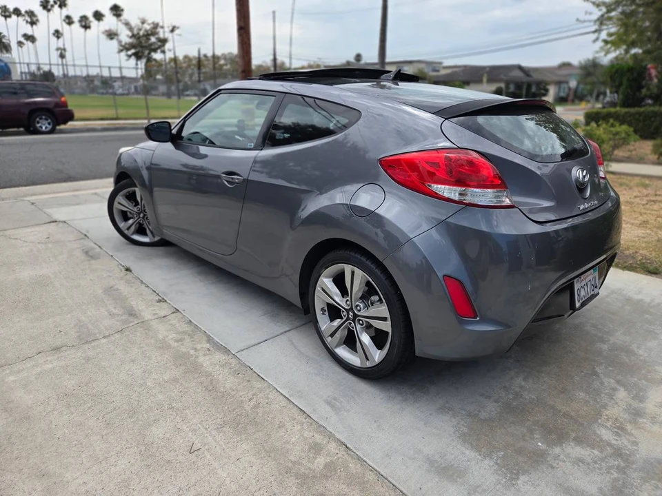 2017 Hyundai Veloster - Image 9 of 11