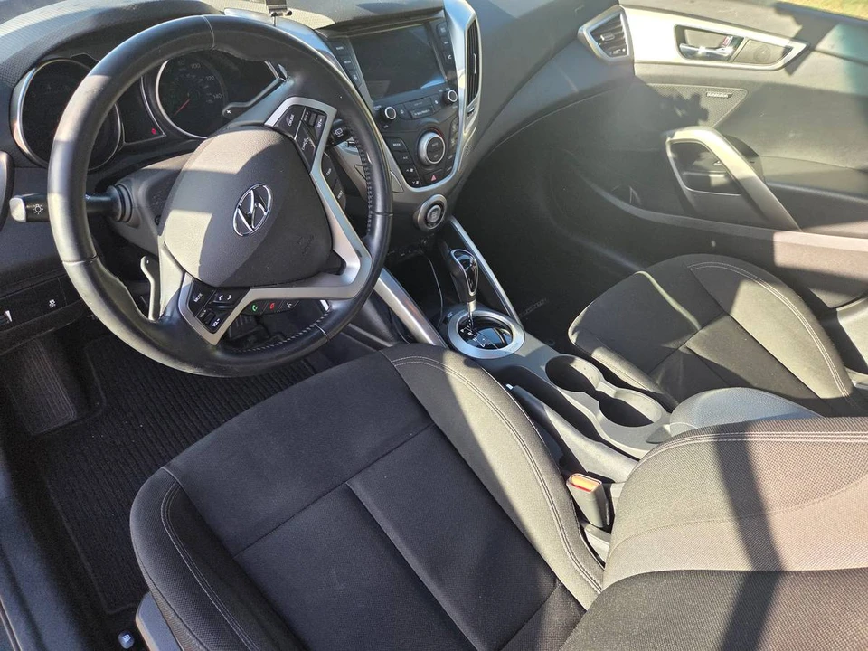 2017 Hyundai Veloster - Image 6 of 10