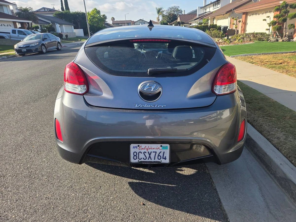 2017 Hyundai Veloster - Image 2 of 10