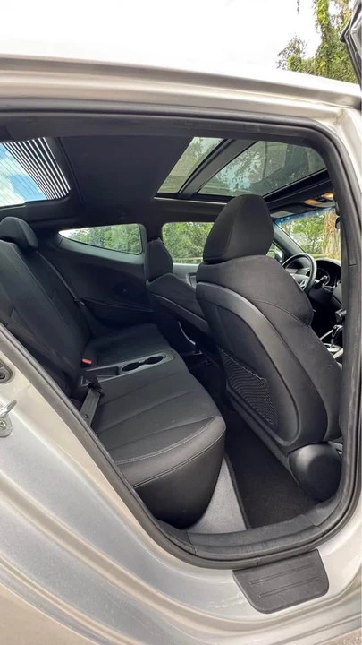 2017 Hyundai Veloster - Image 6 of 7