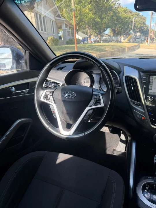 2017 Hyundai Veloster - Image 10 of 17