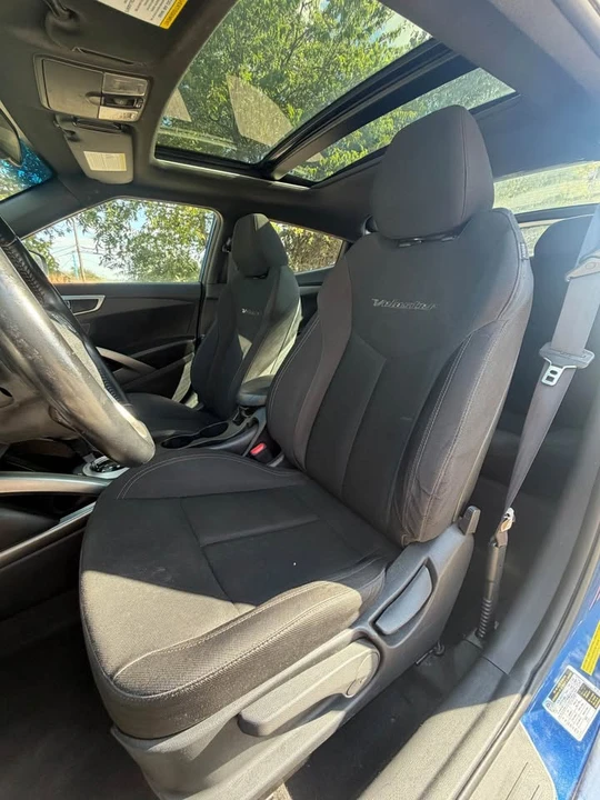 2017 Hyundai Veloster - Image 12 of 17
