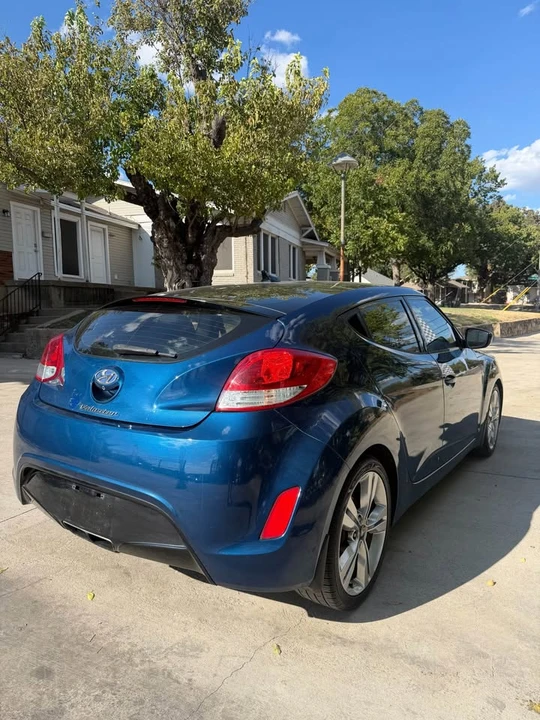 2017 Hyundai Veloster - Image 7 of 17