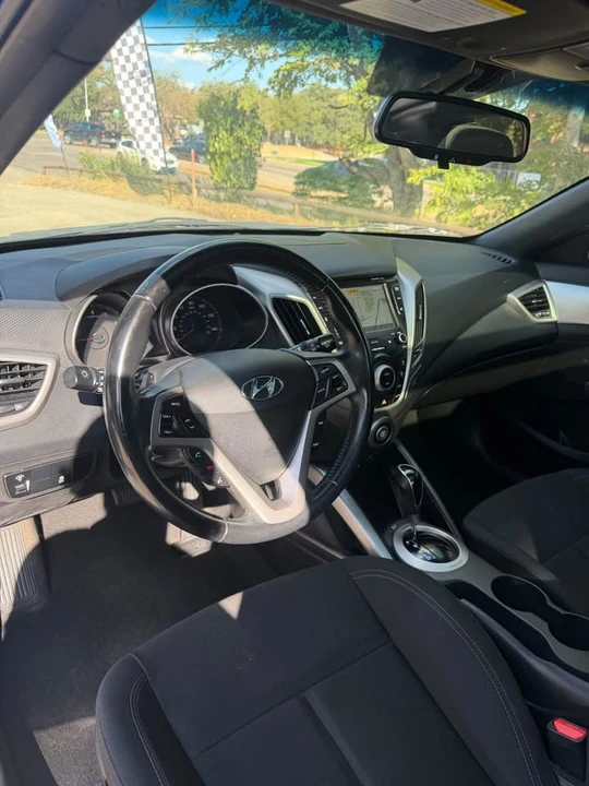 2017 Hyundai Veloster - Image 9 of 17