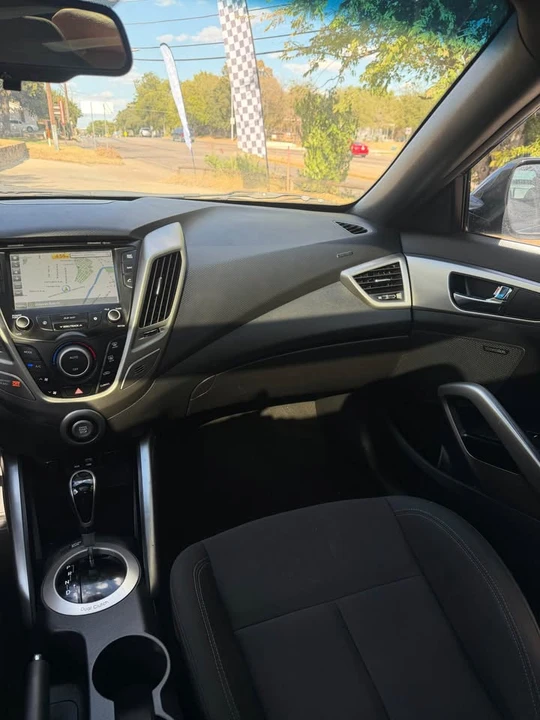 2017 Hyundai Veloster - Image 11 of 17