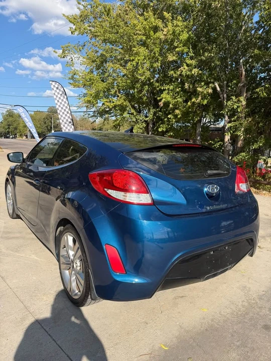 2017 Hyundai Veloster - Image 2 of 17
