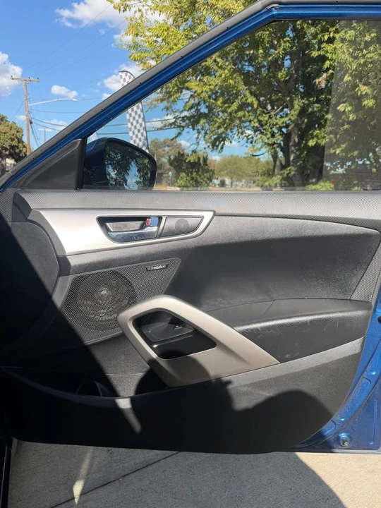 2017 Hyundai Veloster - Image 4 of 17