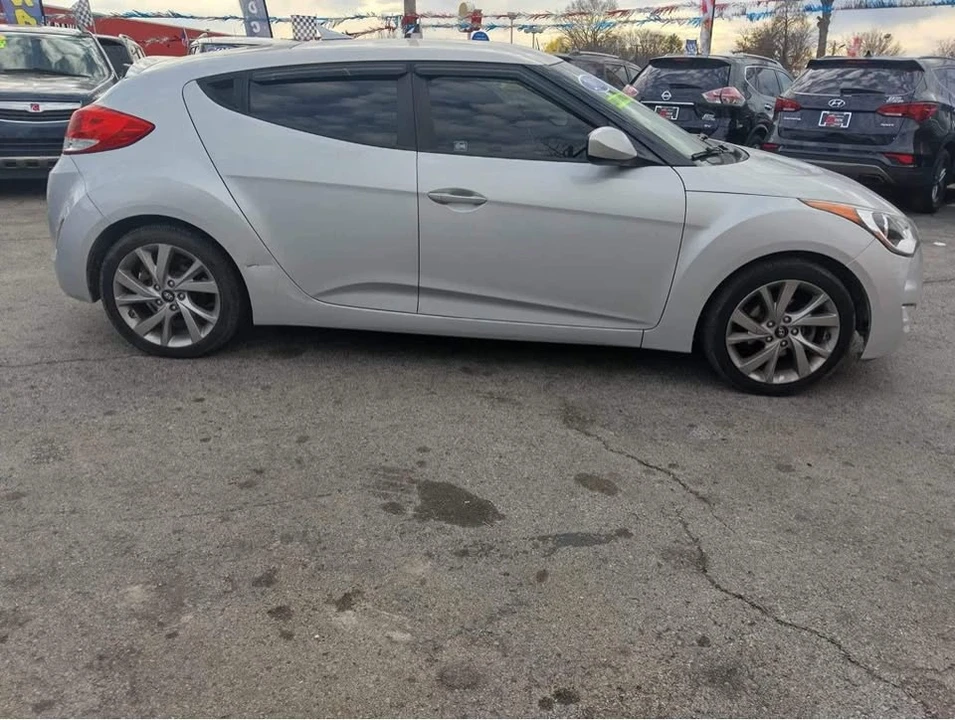 2017 Hyundai Veloster - Image 4 of 11