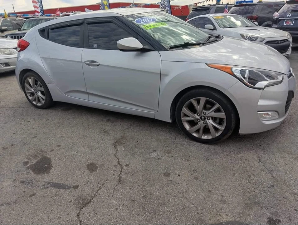 2017 Hyundai Veloster - Image 3 of 11