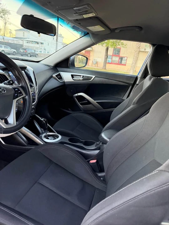 2017 Hyundai Veloster - Image 14 of 15