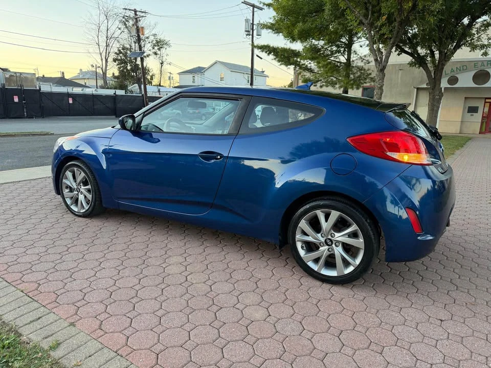 2017 Hyundai Veloster - Image 10 of 15