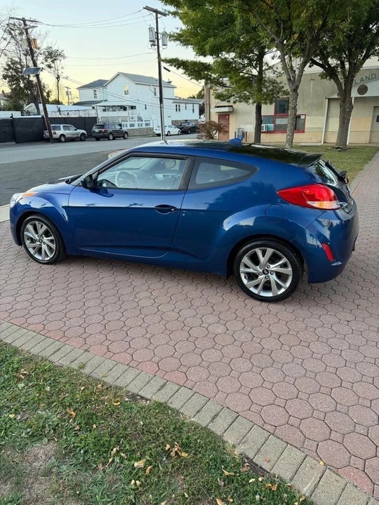 2017 Hyundai Veloster - Image 8 of 15