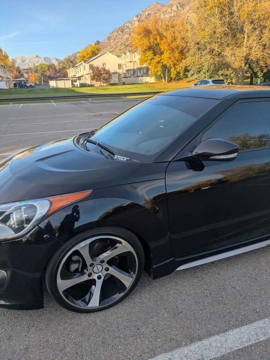 2017 Hyundai Veloster - Image 2 of 11