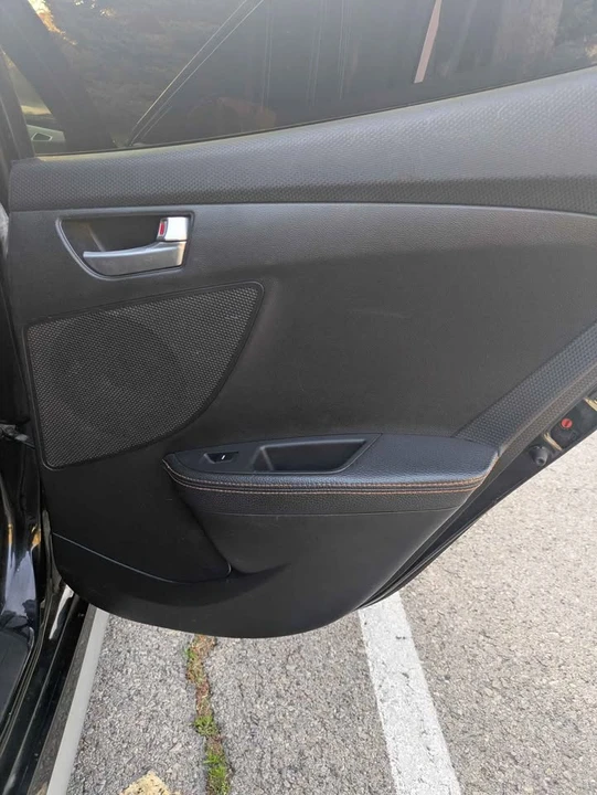 2017 Hyundai Veloster - Image 8 of 11