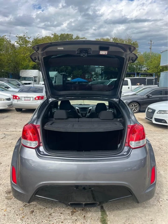2017 Hyundai Veloster - Image 8 of 11