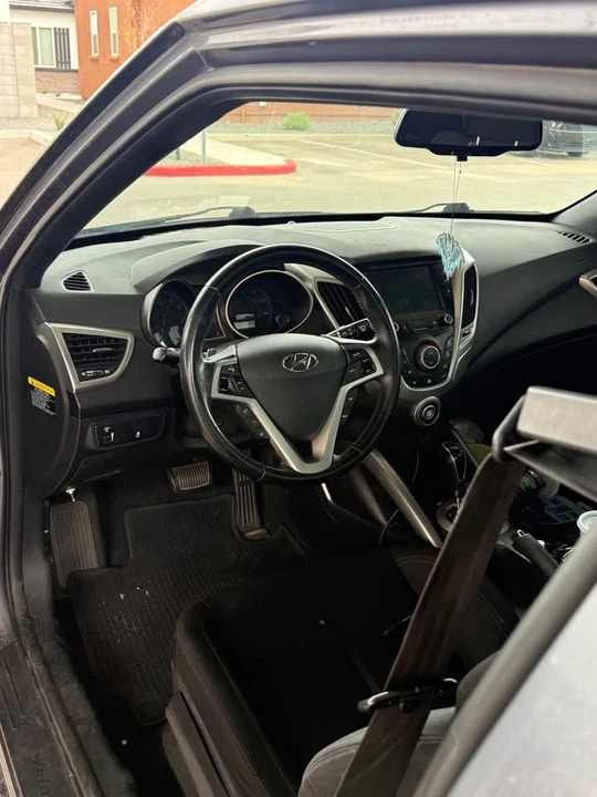 2017 Hyundai Veloster - Image 6 of 10