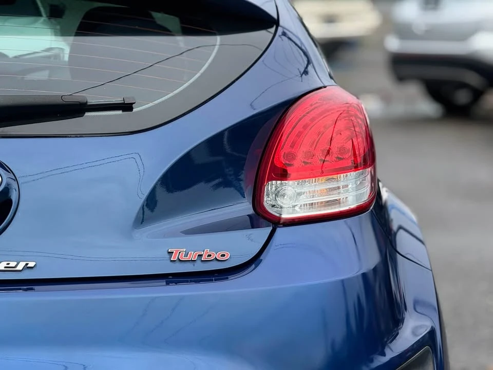 2017 Hyundai Veloster - Image 9 of 17