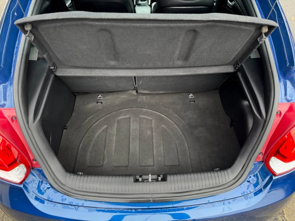 2017 Hyundai Veloster - Image 16 of 17