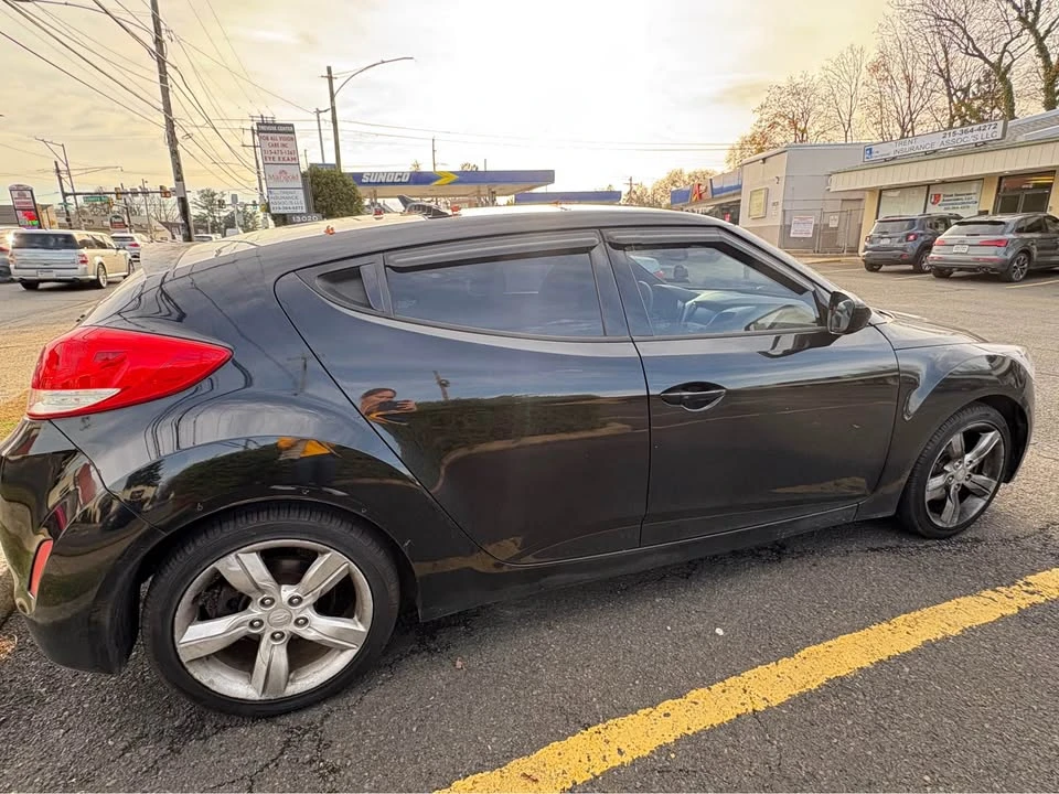 2017 Hyundai Veloster - Image 4 of 8