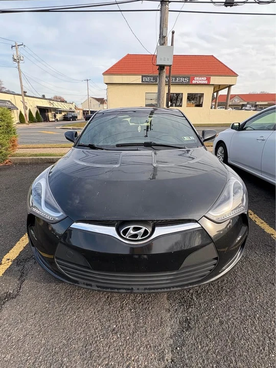 2017 Hyundai Veloster - Image 2 of 8