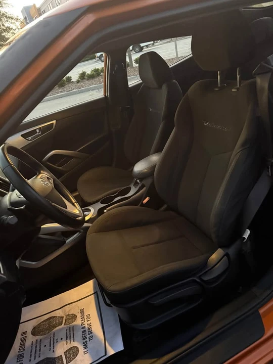 2017 Hyundai Veloster - Image 10 of 18
