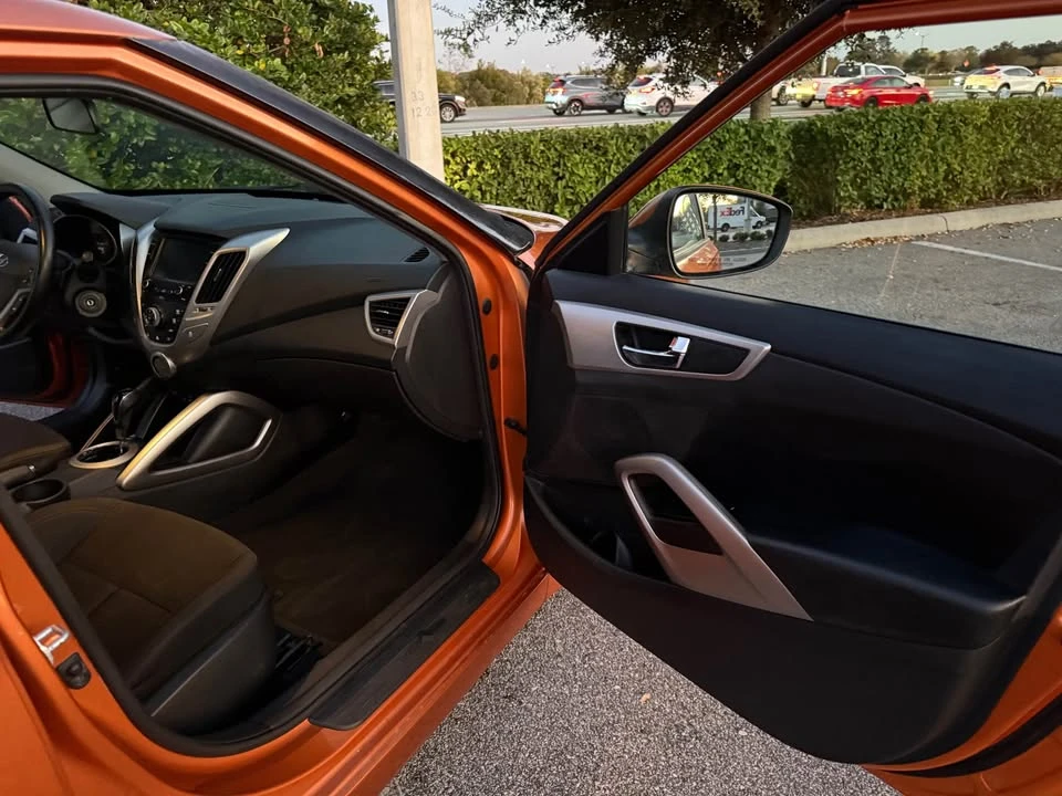 2017 Hyundai Veloster - Image 13 of 18