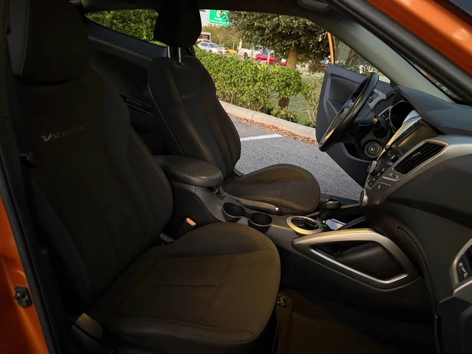 2017 Hyundai Veloster - Image 14 of 18