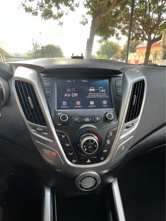 2017 Hyundai Veloster - Image 11 of 15