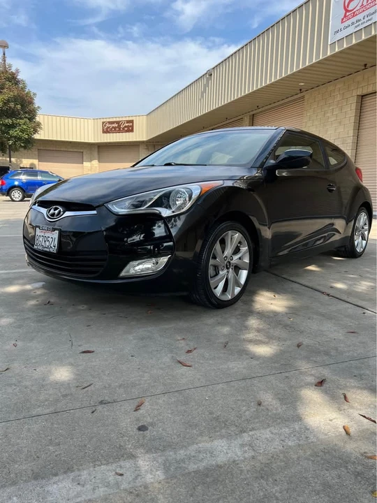2017 Hyundai Veloster - Image 2 of 15