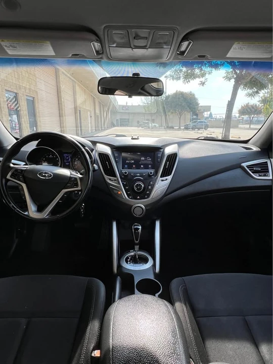 2017 Hyundai Veloster - Image 10 of 15